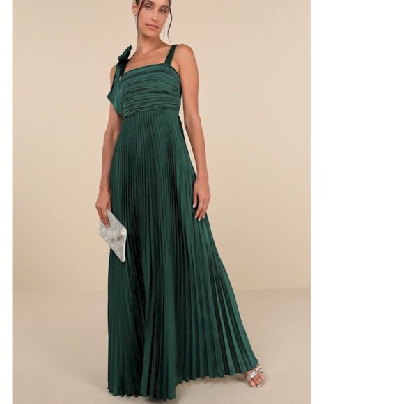 Lulus Gorgeous Purpose Emerald Green Pleated Bow Maxi Dress Size Medium New NWT - Picture 1 of 8